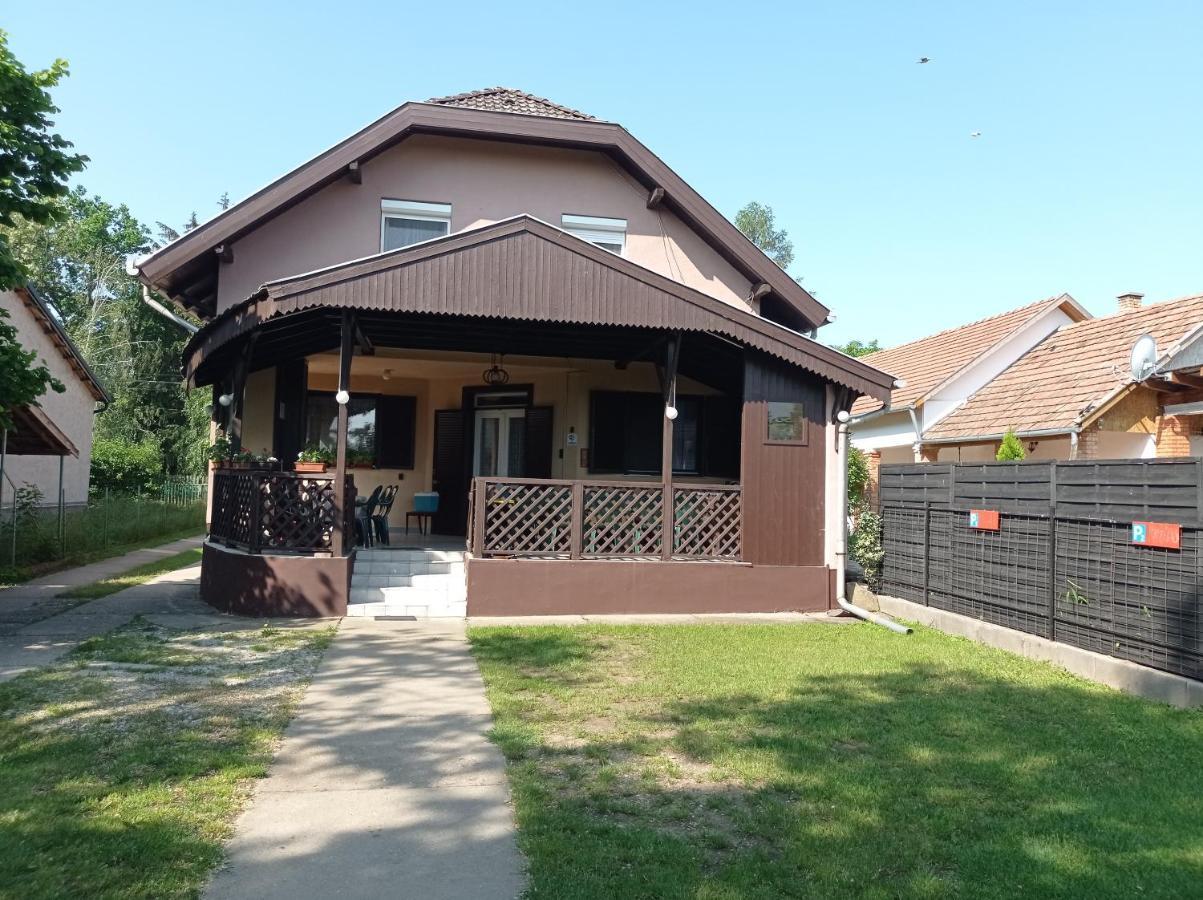 Partifecske Vendeghaz Hotel Tiszafured Exterior photo
